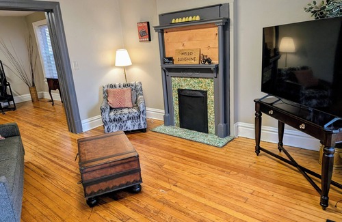 St. Louis Apartment | Short-term rental/Furnished private 1BR unit/Near Hospitals & major attractions