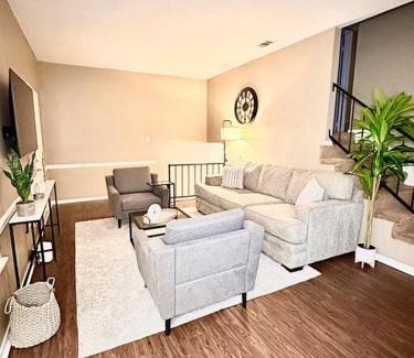 Fondren Apartment | Short Walk to JSU Stadium, Hospitals, and Bars in Fondren