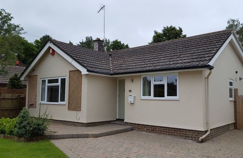 St Leonards House | Short Walk To Moors Valley Country Park. Close To New Forest And Bournemouth.