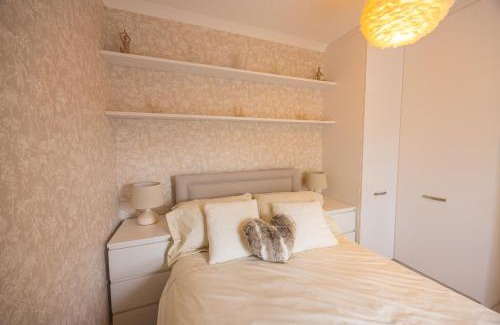 Thurso House | Short Walk to the Beach - 2 Guests - Free Parking