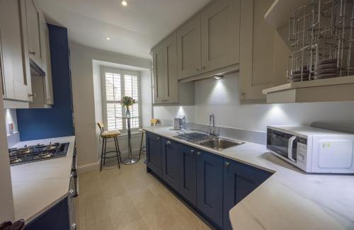 Thurso House | Short Walk to the Beach - 2 Guests - Free Parking
