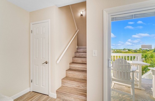 El Centro Beach Condo | Short Walk to the Shore, 2-Story Beach Condo, Community Swimming Pool, Beach Vibes at Lullwater 437