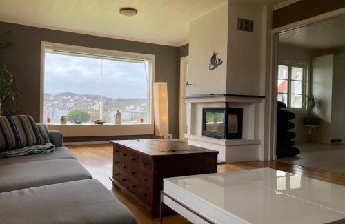 Stord Villa | Short way to city centre and Aker Solutions!