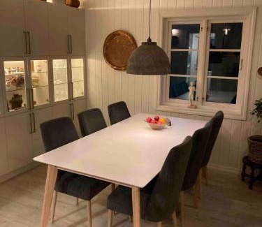 Stord Villa | Short way to city centre and Aker Solutions!