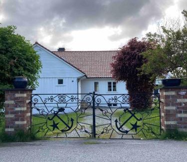 Stord Villa | Short way to city centre and Aker Solutions!