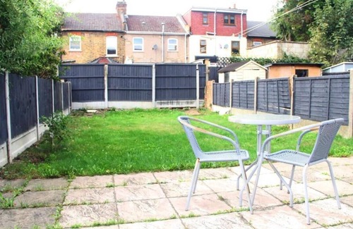 Mayfield House | Shortlet Express 3bed,2 baths,12 mins to Stratford