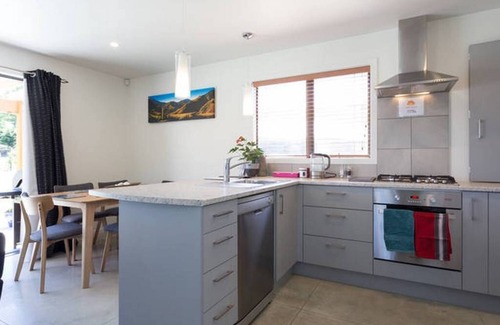 Lower Shotover House | Shotover Gold Apartment central to ski fields - underfloor heating