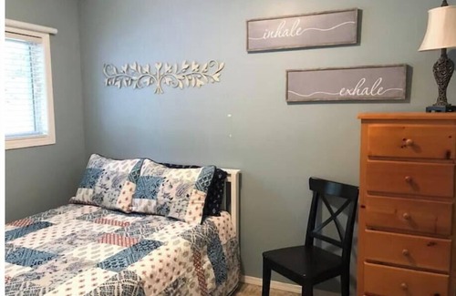Anglemont Condo | Shuswap Lakefront 🏖️nWeekly rental - Saturday 3pm to Saturday 12pm nNO pets