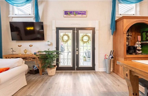 New Iberia House | Side-By-Side Both Places, Groups Can Spend More Time Together!