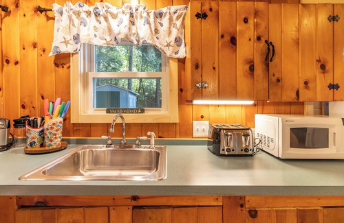 Otis Cabin | Side by Side Cabins on Lake with Private Beach near Acadia National Parknn