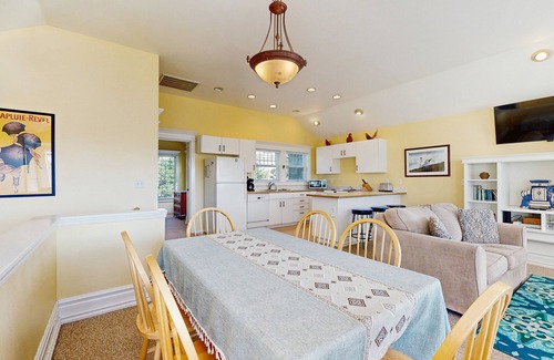 Newport House | Side-by-side ocean-view homes with hot tubs & fireplaces - 1 block to beach
