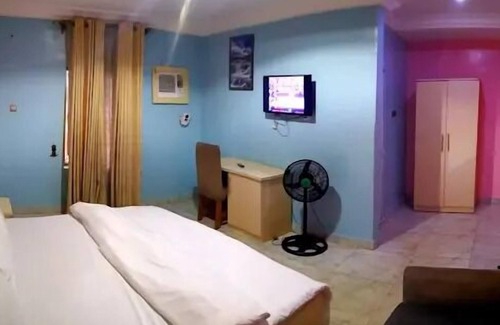 Ikom Hotel | Side View Hotel