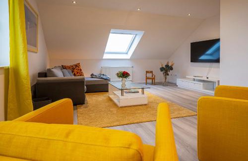 Bobingen Bed & Breakfast | Sieben Zimmer & Ein Tisch