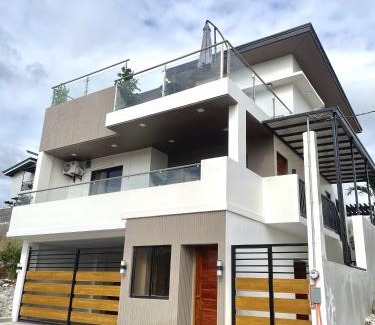 Binangonan House | Sierra Bay View Jacuzzi Overlooking Roofdeck