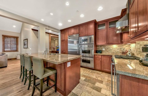 Sierra Shores Condo | Sierra Shores Four - Lakefront Vistas