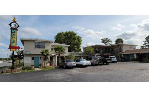 Riverside Park Hotel | Siesta Motor Inn By Townhouse Kennedy Space Center Titusville I 95