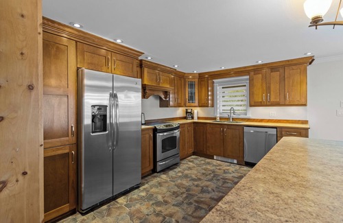 Downtown St. John's House | Signal Hill Getaway | 2BR | Parking