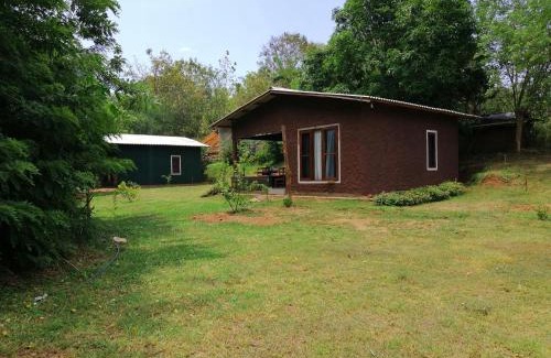 Udawalawa House | Silent Bungalow River Side