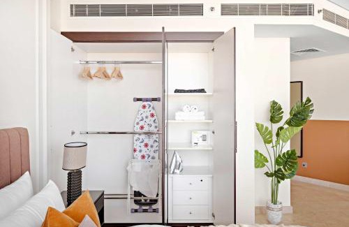 Bur Dubai Apartment | Silkhaus Sky Gardens Chic Studio in DIFC Living