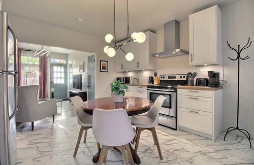 Sainte-Foy-Sillery-Cap-Rouge Apartment | Sillons de Maguire chic renovated apartment with parking