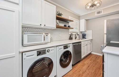 College Station Apartment | Silo: Walk to A&M Campus, King Beds, First Floor