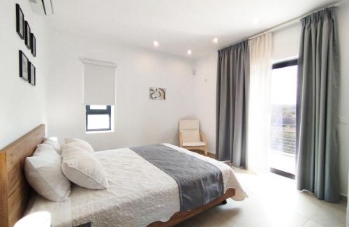 Polemarchi Apartment | Silver Cozy Getaway - 3 Pearls Pool Retreat