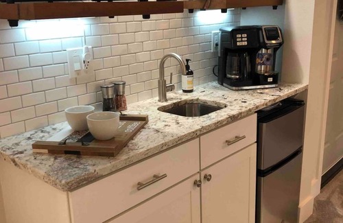 Silverton Apartment | Silver Falls Luxury Studio-1/2 mi from Silver Falls