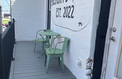 Chillicothe Apartment | Silver Moon Heights Loft with unique balcony