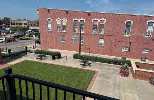 Chillicothe Apartment | Silver Moon Heights Loft with unique balcony