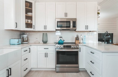 William's Town House | Silver Palms Retreat, kayaks, heated pool, steps to Tropic of Cancer beach!