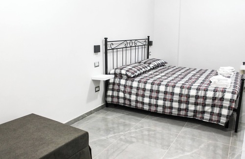 Quartiere XI Portuense House | Silver Rose Guest House - Cozy independent room in the center of Rome