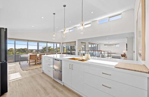 Silver Sands House | Silver Sands Sanctuary - 6BR Beachside Luxury