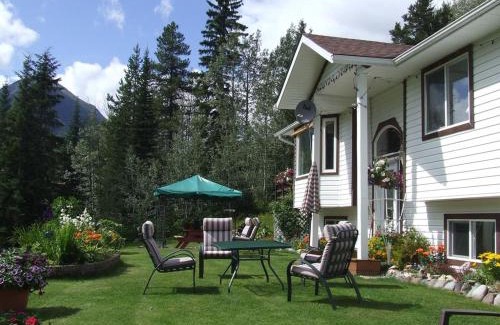 Smithers Bed & Breakfast | Silvern Lake Trail Bed and Breakfast