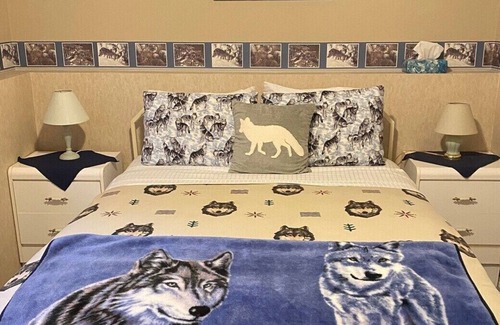 Smithers House | Silvern Lake Trail Bed and Breakfast