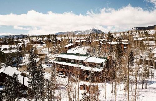 Wildernest House | Silverthorne Cabin with Hot Tub and Forest Access