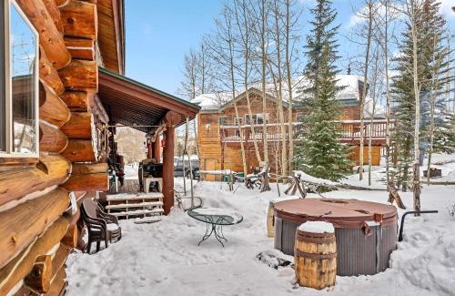 Wildernest House | Silverthorne Cabin with Hot Tub and Forest Access