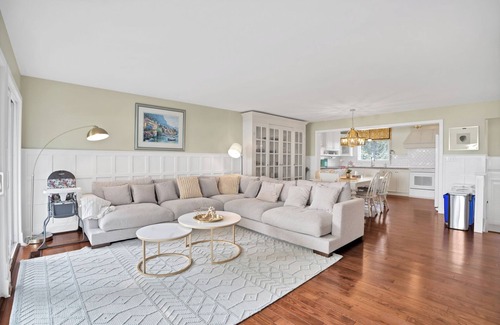 Orillia Cottage | Simcoe Sunrise - Cozy Waterfront Home in Orillia