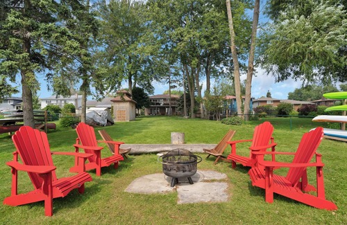 Orillia Cottage | Simcoe Sunrise - Cozy Waterfront Home in Orillia