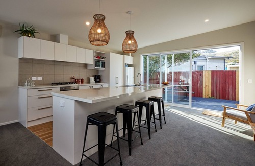 South Bay House | Simon's Place - Kaikoura Holiday Home