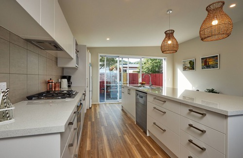 South Bay House | Simon's Place - Kaikoura Holiday Home