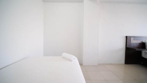 Surabaya Apartment | Simple 2BR with Extra Bed at Menara Rungkut Apartment By Travelio