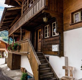 Wilderswil Apartment | Simple and Rustic - Apartment in Historic House