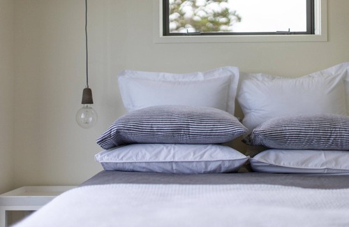 Tutukaka Cottage | Simple but luxurious self-catering cottage with views of Poor Knights Islands