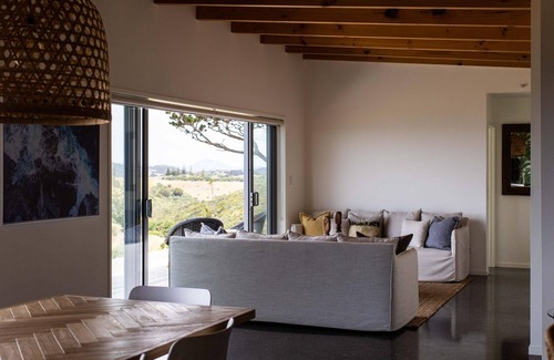 Tutukaka Cottage | Simple but luxurious self-catering cottage with views of Poor Knights Islands