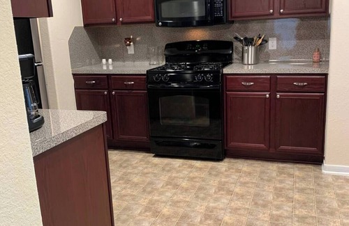 Rosenberg House | Simple Elegance 3bedroom 2bath