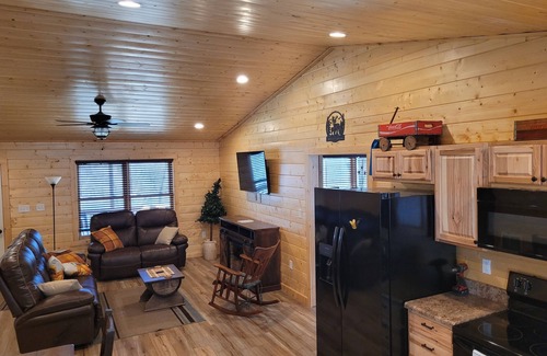 Luray Cabin | Simple Pleasures at the River