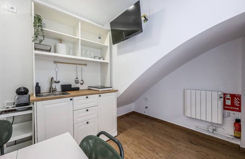 San Diego Apartment | Simple & Quiet Stay Near Retiro: Ideal for Couples