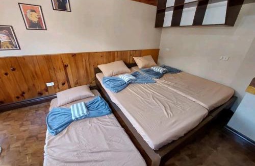 Baguio House | Simple Room in a Transient House