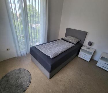 Fallersleben Apartment | Simple Standard 3 Zimmer Apartment - zentral