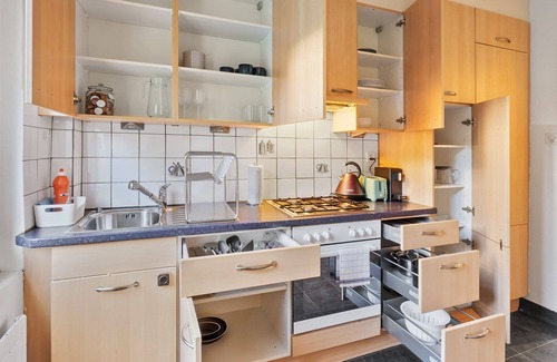 Seebach Apartment | Simple Zurich APT Near Public Transport